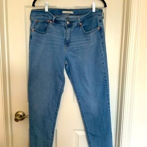 Levi’s boyfriend jeans